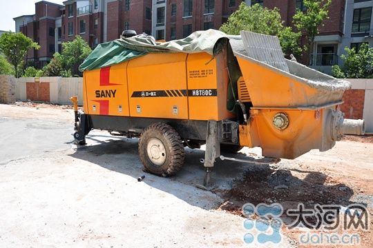 图为 三一重工出现问题的泵机,至今仍在东方今典小区 吴彦飞 摄