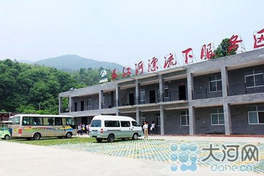 由于干旱少雨固始西九华山景区游客较少 吴彦飞 摄