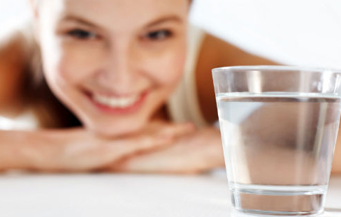 早晨不能喝的四种水 早餐第一杯水应该怎么喝