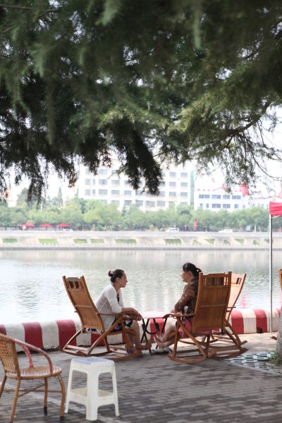 浉河边喝喝茶，聊聊心事