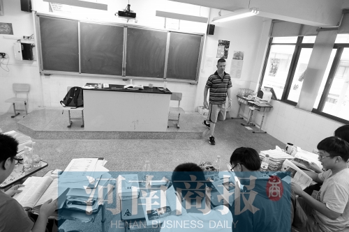 近年来出国留学“热”，不少公办学校也办起了“国际班”