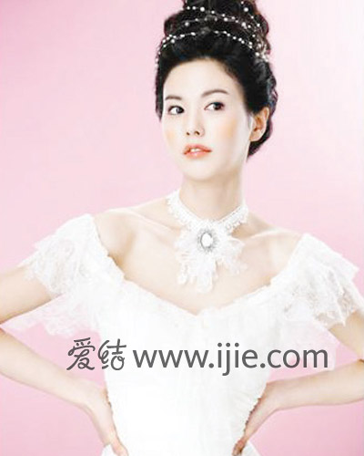 漂亮的韩式婚纱照新娘发型
