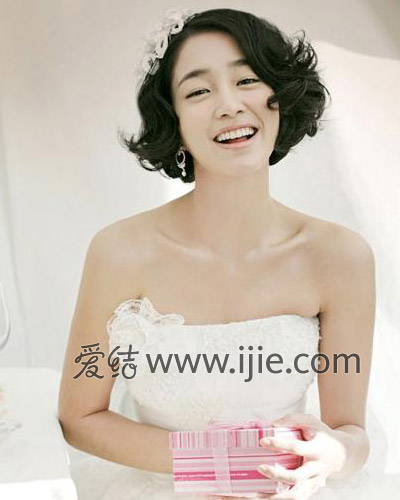 漂亮的韩式婚纱照新娘发型